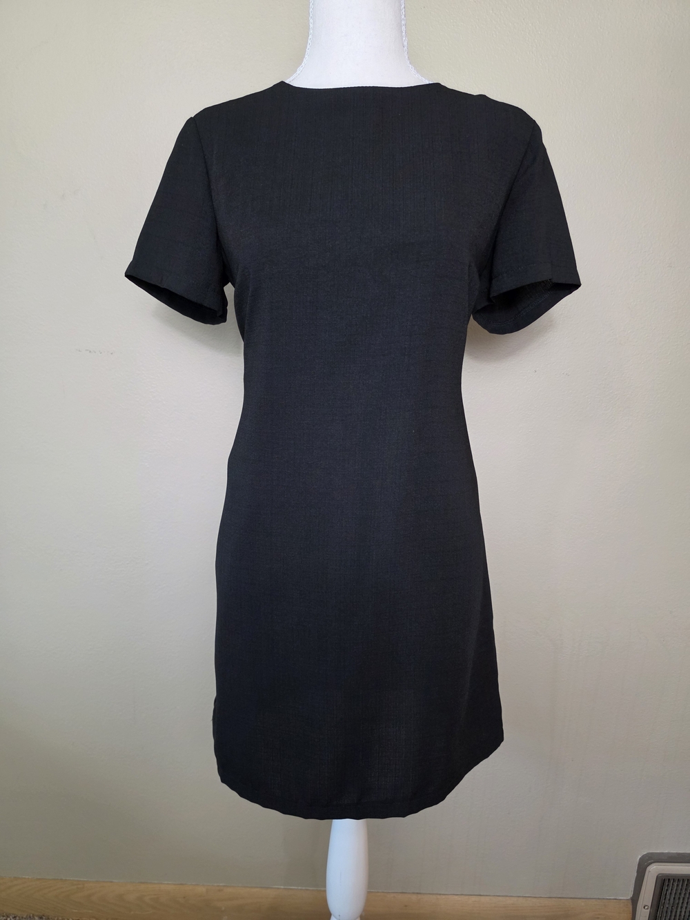 Lulus Black Shift Dress Short Sleeve Exposed Gold Zip Back Size XS
